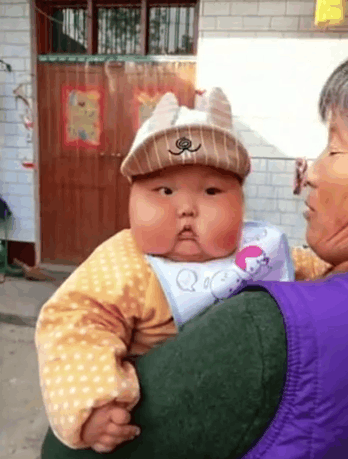 实拍: 奶奶怕孩子营养跟不上, 每次给孩子多吃, 宝妈都快不认识了!