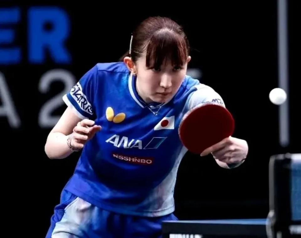 早田希娜3-2张墨比赛结束，早田希娜边笑边摇头，妈呀，差点首轮被掀翻。前两局