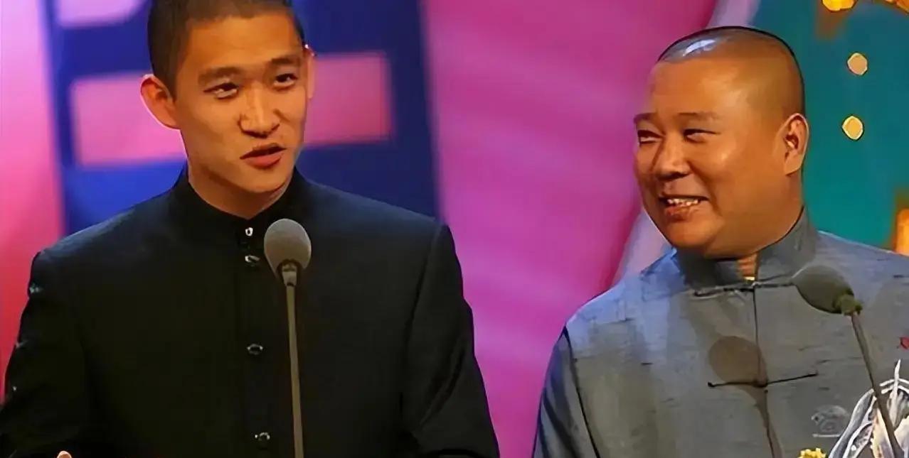 曹云金说：我效力德云社五年了，一个月30多场演出，每个月只有4000多的