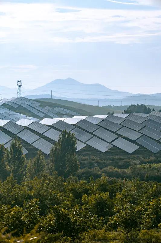 光伏发电有多大发展空间?去年国内光伏发电装机量新增2.17亿千瓦，这个数字比2