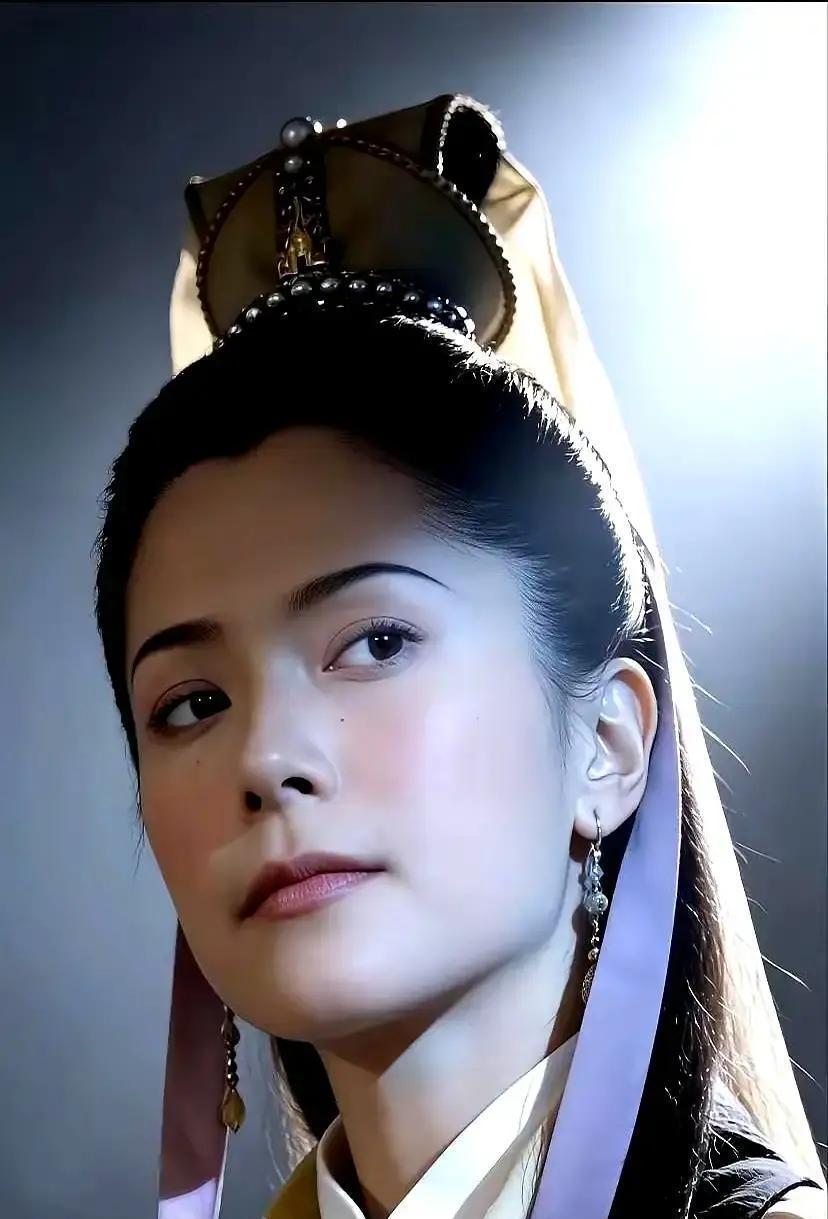 剧组省下三千万服装费，却输掉了三个时代。你发现没有，烂片总在同一个地方露馅：演