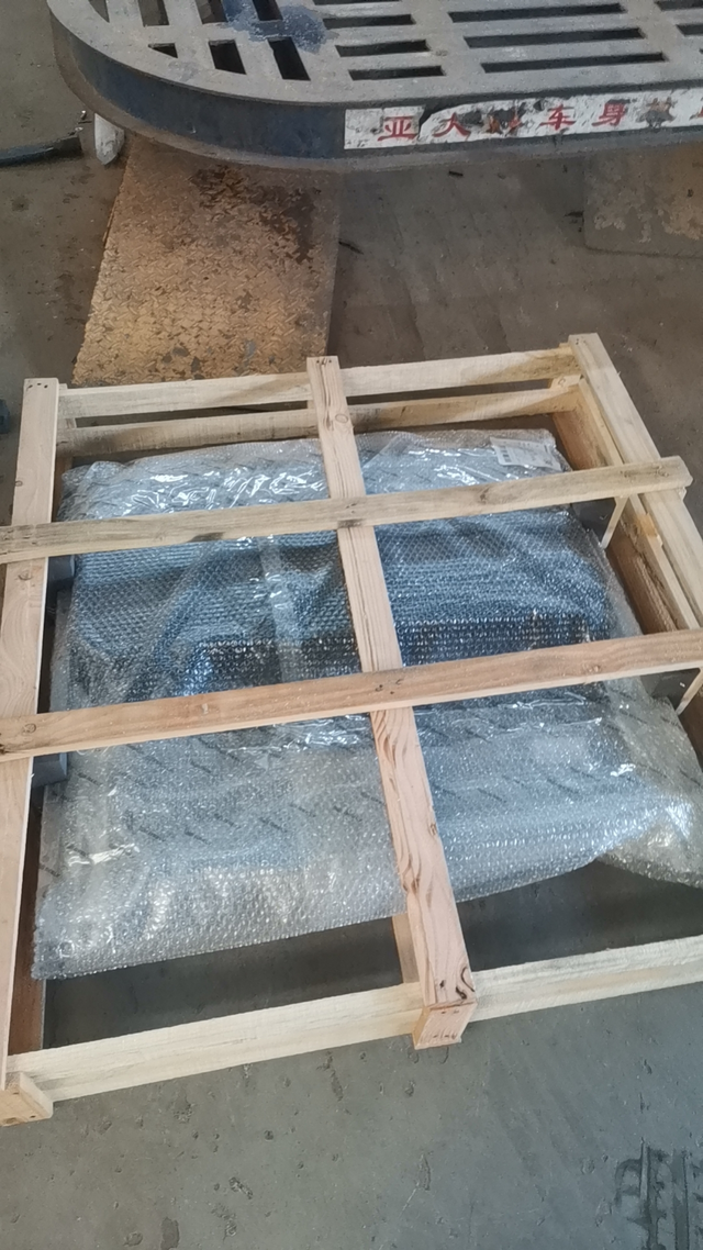 天窗滑轨开裂更换天窗总成22款有天窗滑轨开裂的车友可以去更换天窗了，就是拆顶棚