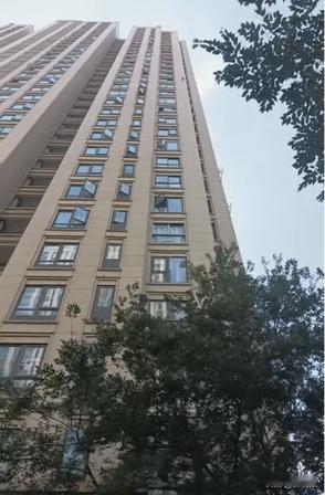 太窒息了！嘉兴20岁云南女孩受不了男友控制，趁人外出拖行李箱逃去宁波，买好回云南