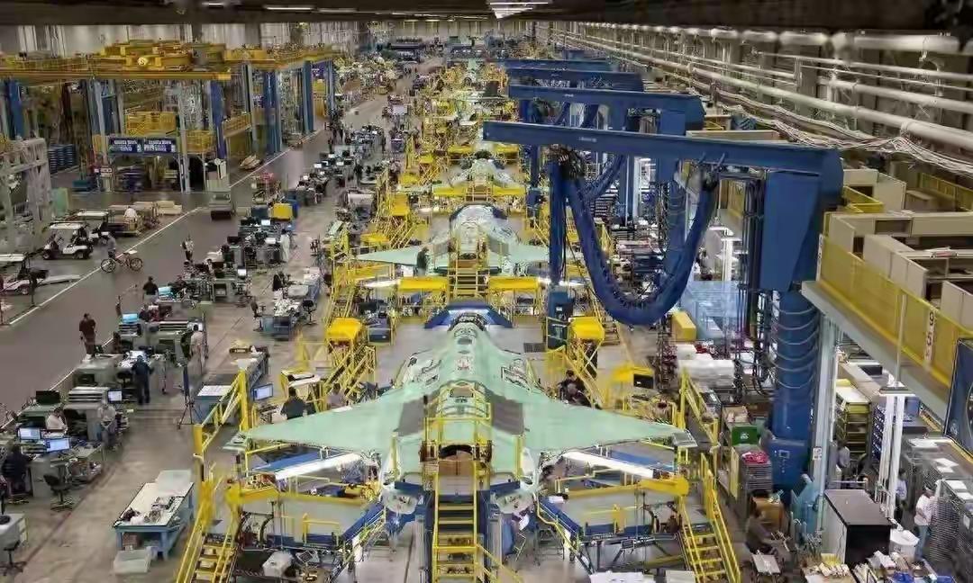 美国军火商尝到了苦头洛克希德·马丁公司的生产线最近停了。不是没订单，也不是什