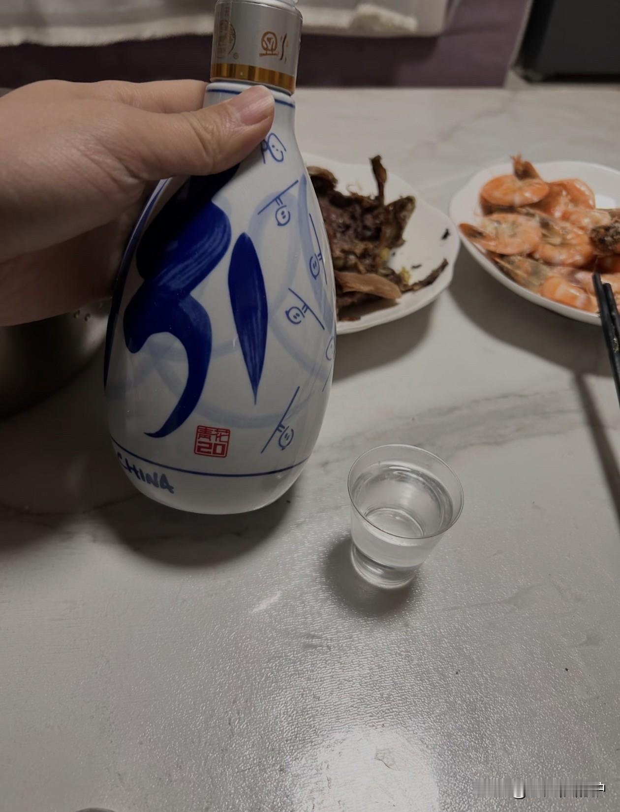 汾20太丢面儿了！昨天中午跟朋友喝酒，他拎的茅台，我带的汾20。那还用说吗