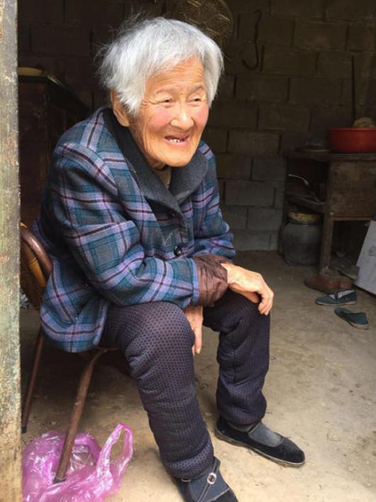 为了活命，她伪装成中国人，操着一口地道陕南方言，在秦岭深山隐姓埋名活了76年。直