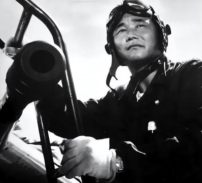 1965年，飞行员高长吉无视毛主席禁令，直接击落一架闯入我国的敌方侦察机。谁料，