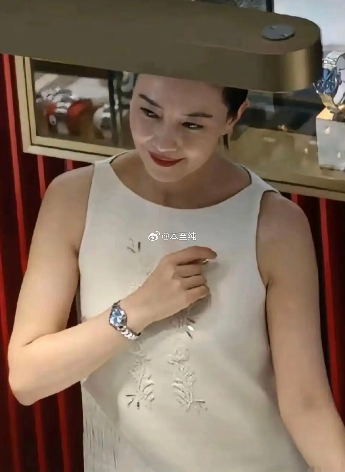 高圆圆变化真大，完全没有当年的女神范儿