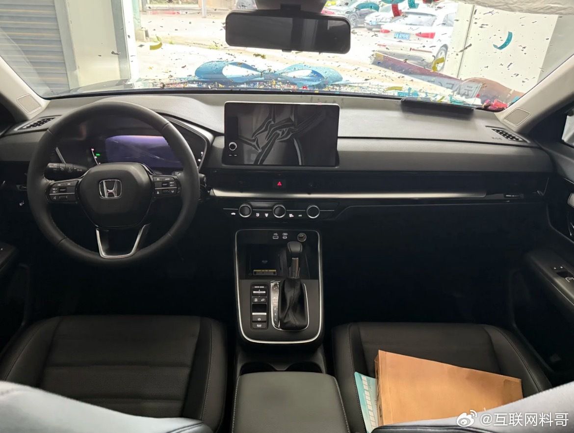 朋友花了23万买了个这车，我是真不理解，看上这车哪点了？中控屏和内饰像是10年前