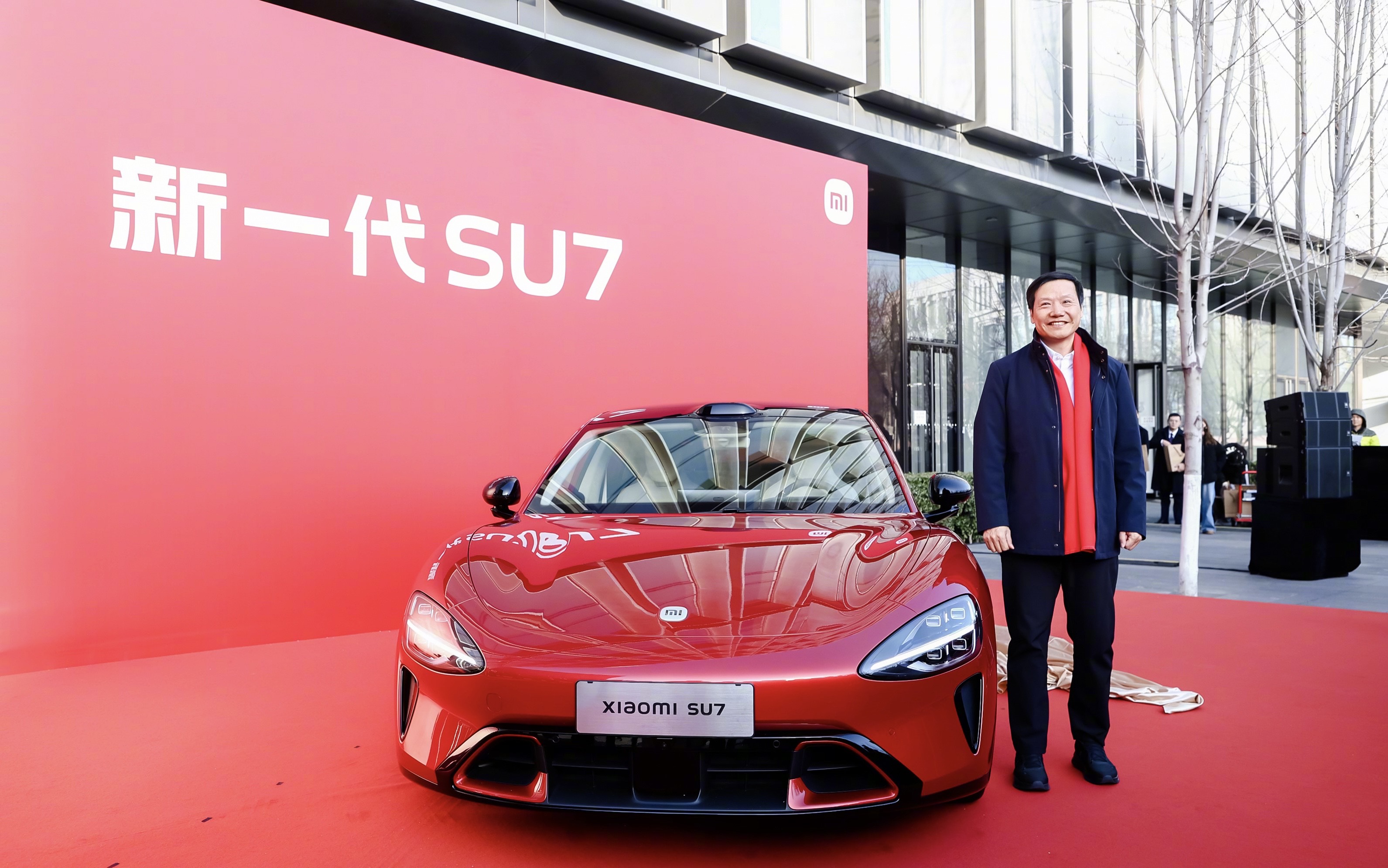 小米SU7的“赤霞红”车色太吸睛了，这一抹正红，开在路上绝对回头率爆表...