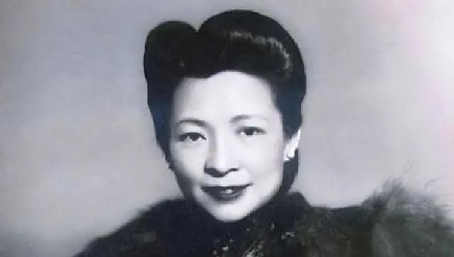 1948年，李国秦发现女儿肚子越来越大，决定带她去医院检查。谁知，丈夫先慌了神，