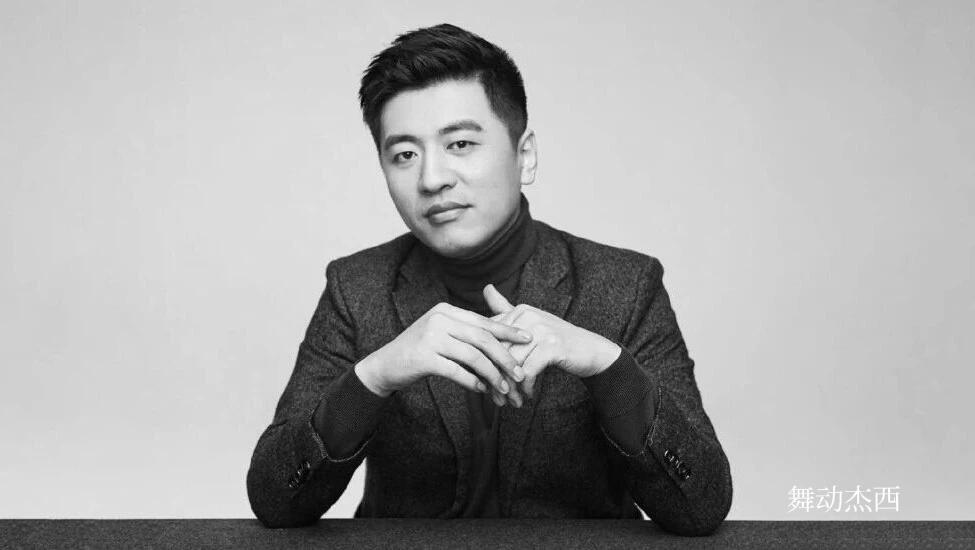 张雪峰一生至少有五个功绩①普及了各专业报考信息差及其就业方向。②普及了天