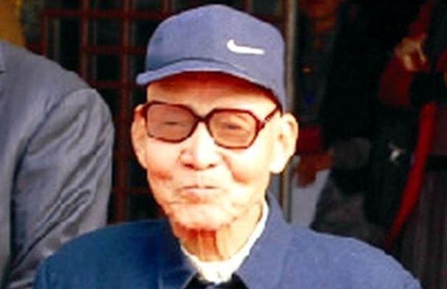 1979年，姚连蔚被免职，此后他回到了西安昆仑机械厂，重新当了一名普通工人。