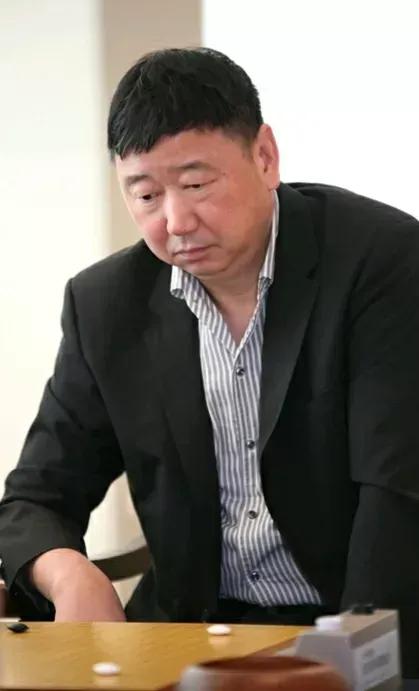 芮乃伟周鹤洋出战国际元老赛第6届1004岛杯国际元老赛于6月6日至6月8日