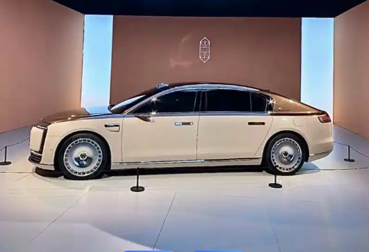 尊界S800销量彻底失控，我的天啊，余承东这是要干什么，完全就是不给奔驰S级留活