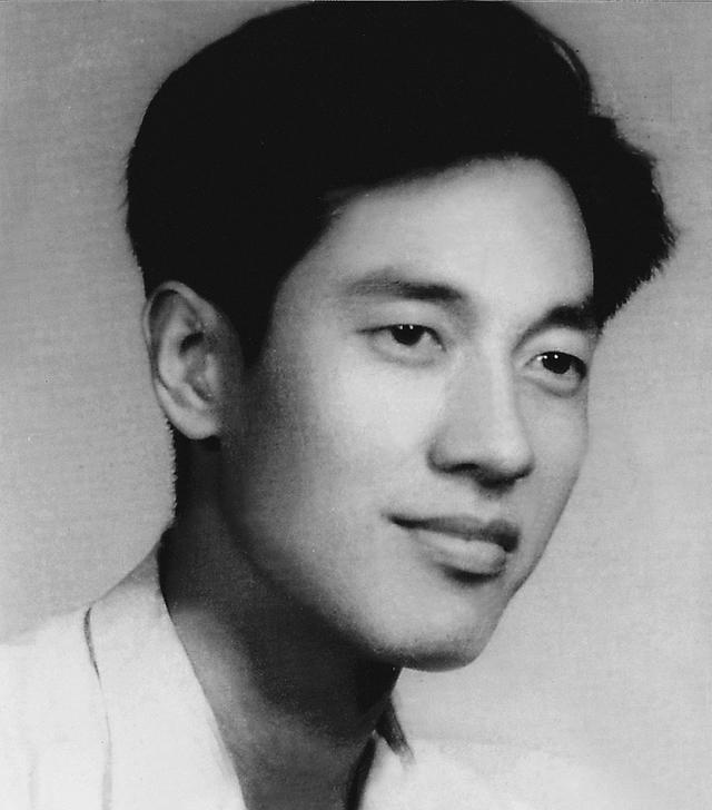 1961年，黄旭华父亲病逝，他不回家奔丧，母亲大骂他不孝，此后几十年他都不回家。
