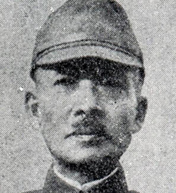 1943年，韩增丰中弹倒地，日军师团长欣喜若狂，第一时间赶来验尸，谁知韩增丰突然
