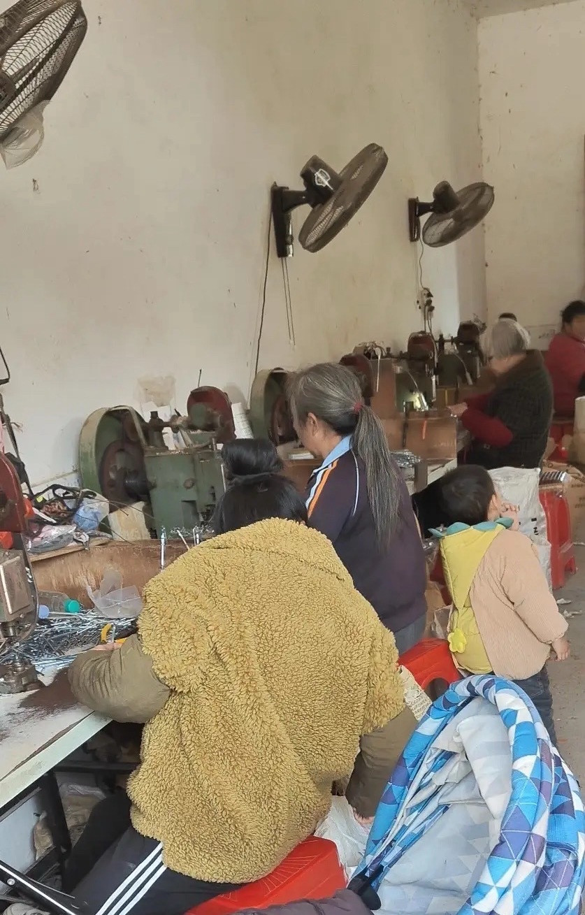 底部放量的十大个股（12.1）1.容大感光——电子化学品行业、倍量212.塔牌集