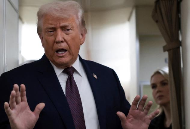 美国现在敢动中国吗？脸面都不要了！特朗普今天发文说：“这个世界最不需要的，就是让