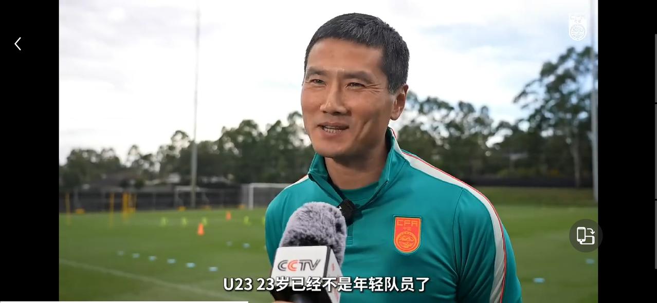 足协应该加大国家队教练组的人员配备。比如抽调云南玉昆乔迪教练团队，到国家队训