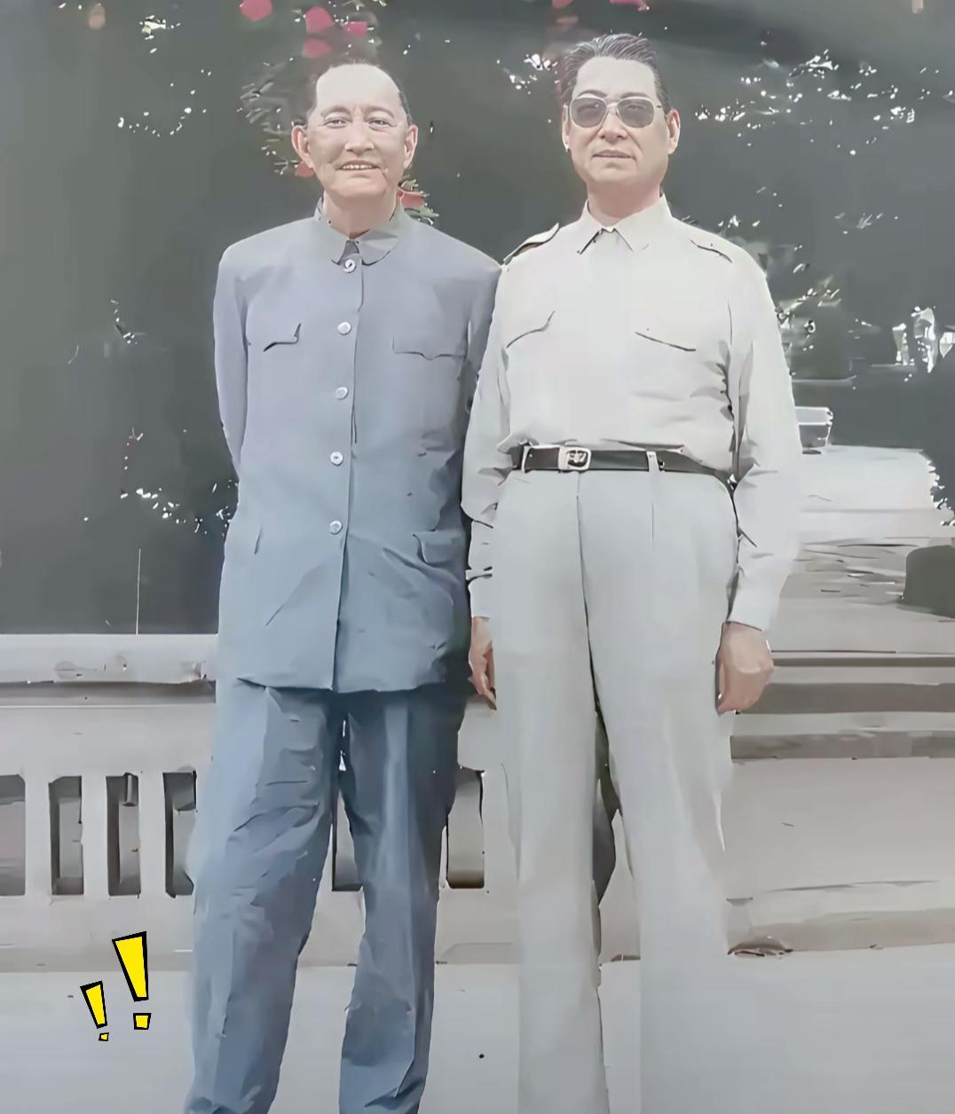 很多老一辈人看到这张老照片都会心生感慨，八十年代拍下的这张合影，两位军人前辈身形