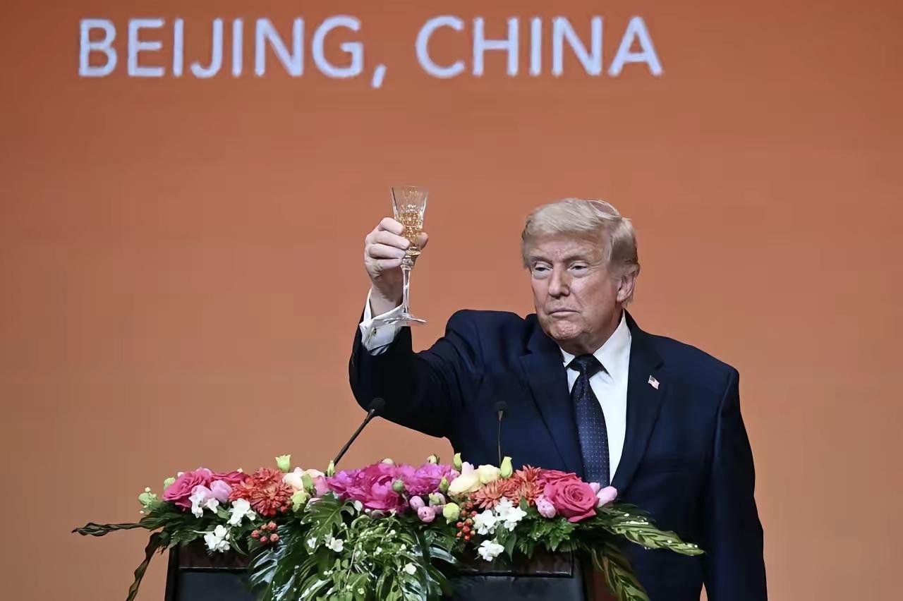 当懂王回到美国后:懂王:那个，老卢，今年的APEC是在他家的深圳
