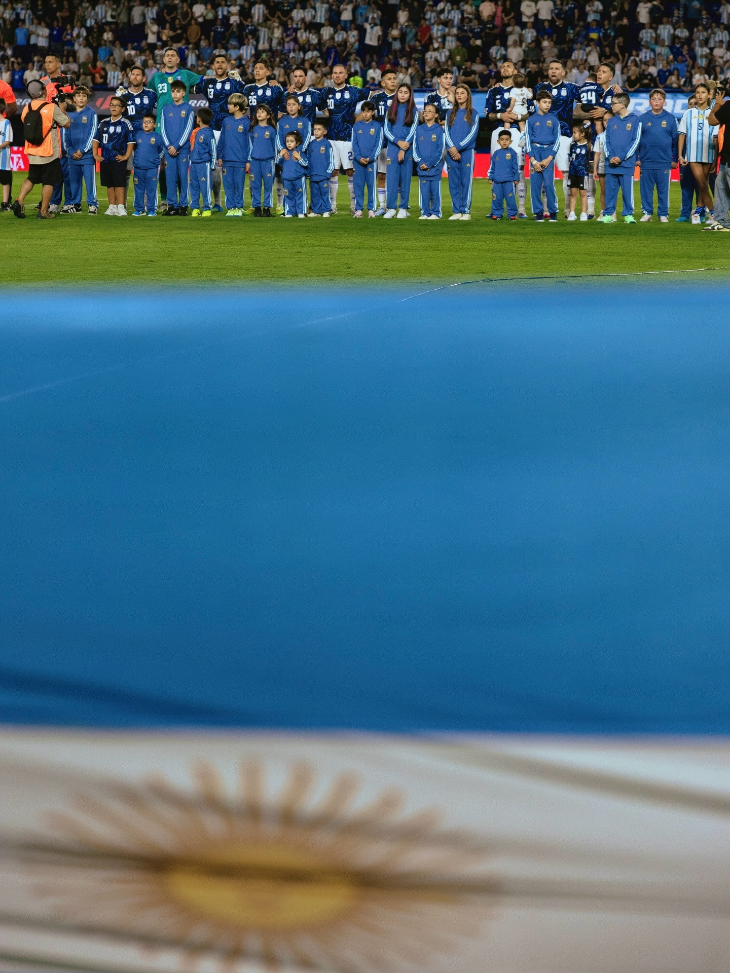 阿尔瓦雷斯更新ins：越来越近了……能穿上这件球衣，我感到无比自豪🇦🇷阿根