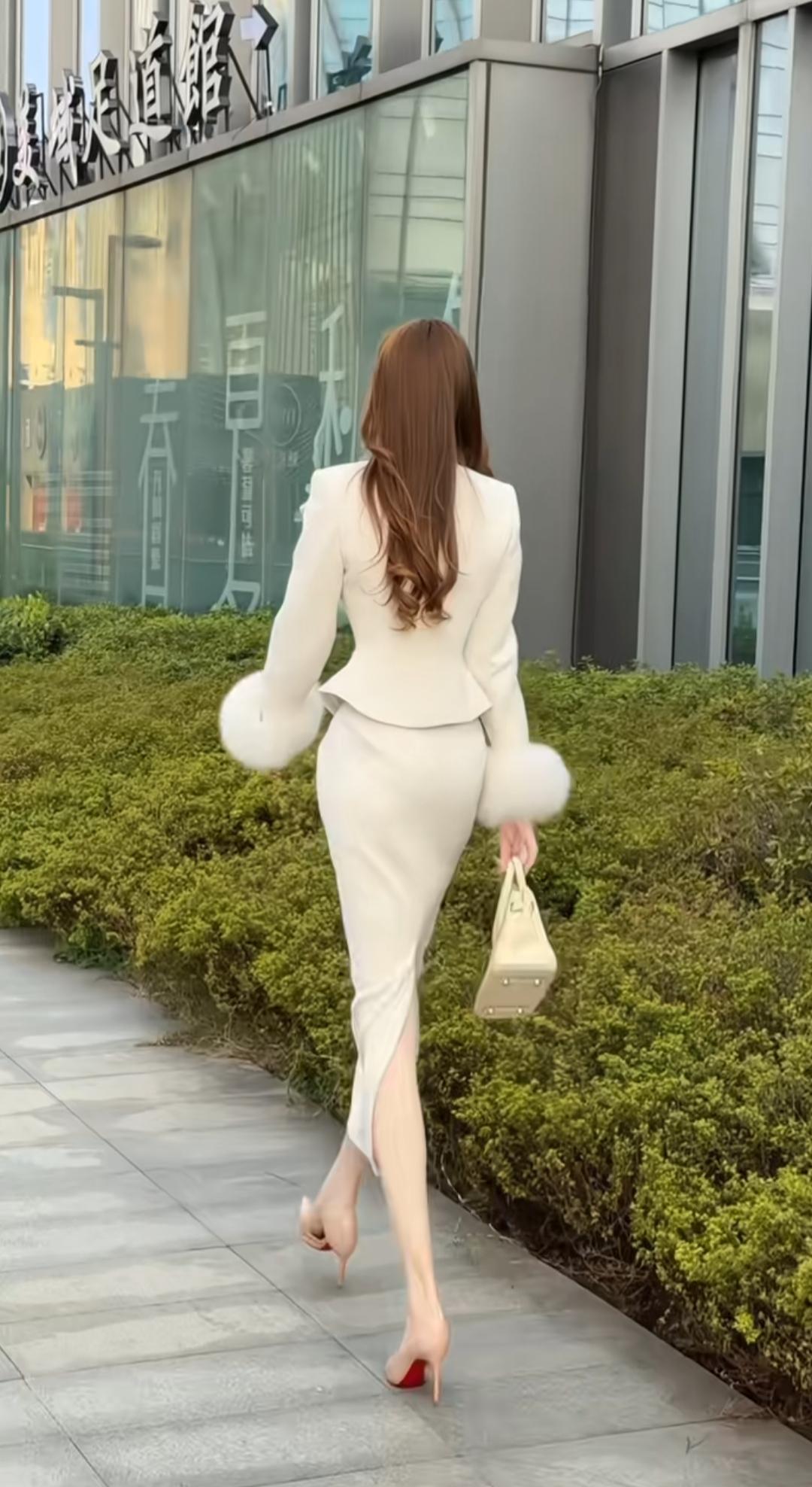 她是要去足疗，还是去做足疗？你能猜对吗？[吐舌头眯眼睛笑]