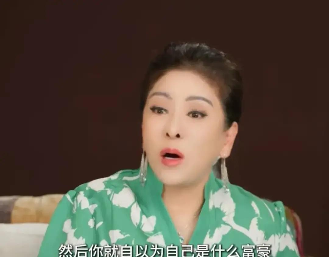 向太最近毫不留情地扯下了富豪圈的遮羞布，把香港“老钱”和内地“新钱”的底裤扒了个干净，话虽然刺耳，但