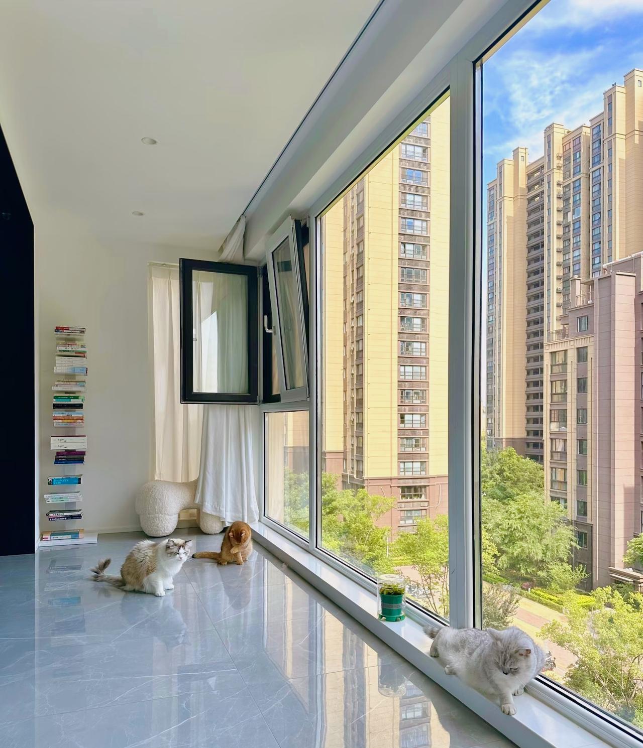 ：）先谋生，后谋爱。挣钱是男人最重要需要干的事情，不要浪费太多时间在女生身上。