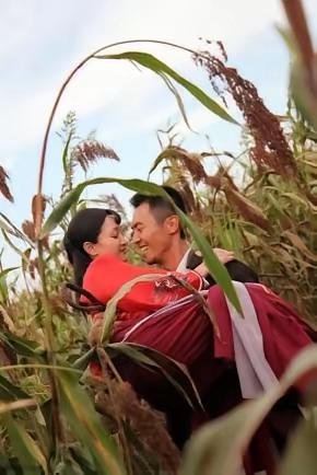 文艺作品为谁而歌?《红高粱》争议背后的历史叩问莫言代表作《红高粱》在日本创下