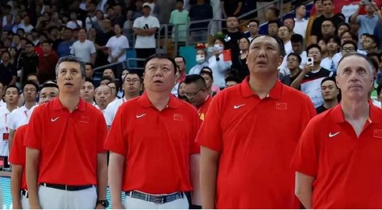 男篮力克荷兰，郭士强现难题，两位球员“闪光”，一人可替杨瀚森？ 一个凌晨，