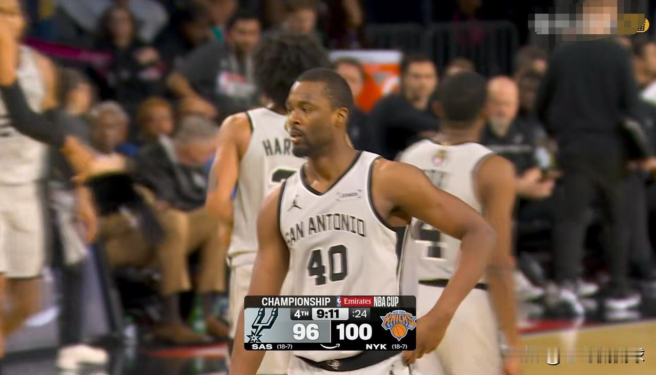 谁能拯救一下马刺老将巴恩斯的三分球？在今天马刺以113：124不敌尼克斯的NBA