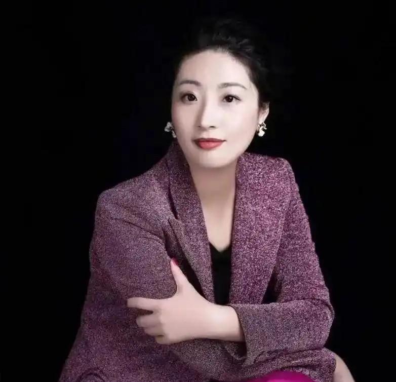 万万没想到，宗庆后竟出轨小21岁的女下属，还育有两儿一女三个孩子，宗继昌、宗继盛