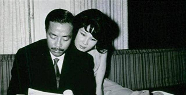 1963年阮高祺命令航空公司老板：追不到那空姐的话就让飞机落地，把她抓住吗？1