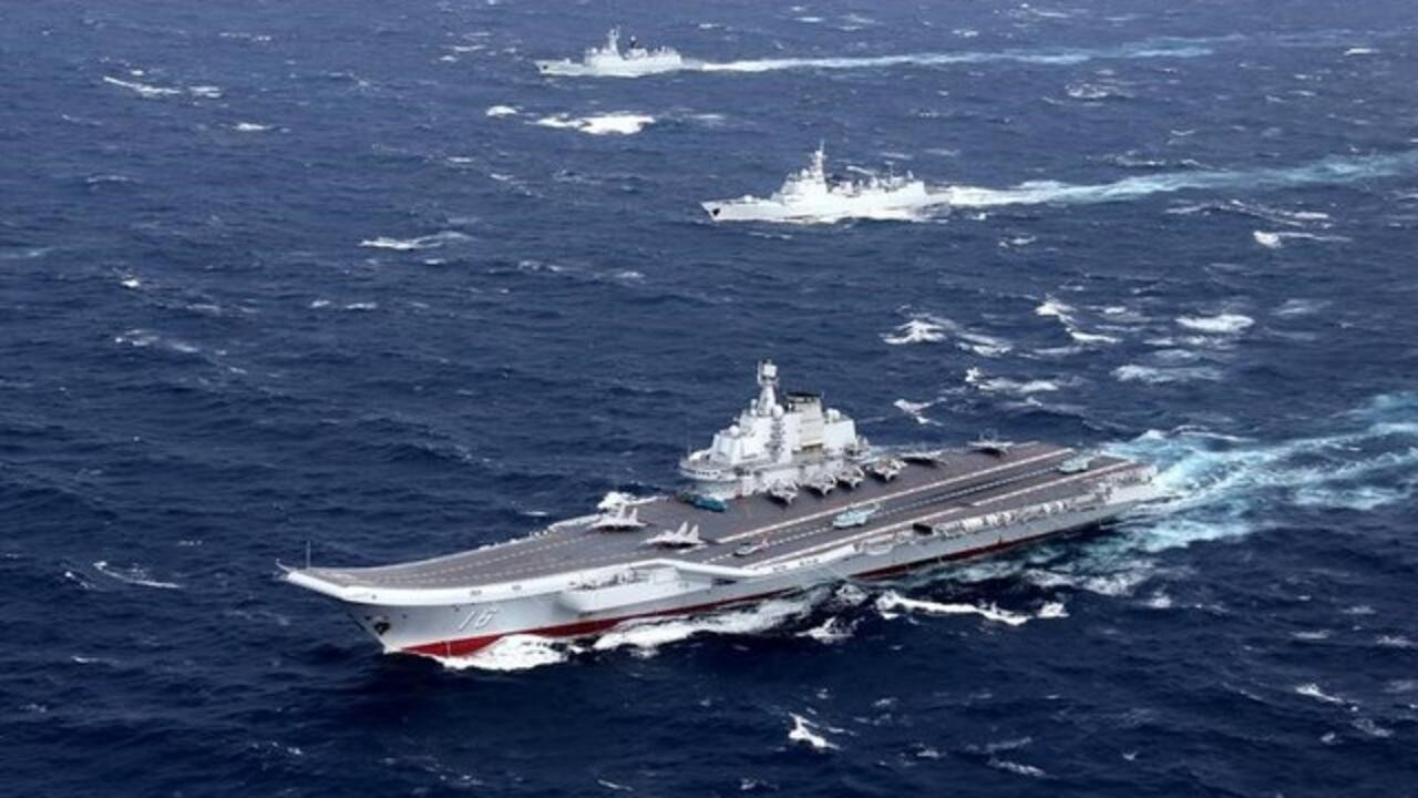 法新社今天报道，日本防卫省于25日宣布，中国海军航空母舰“辽宁号”战斗群在当日于