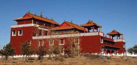 莫力庙旅游区 ★★★★★ 莫力庙旅游区位于通辽市科尔沁