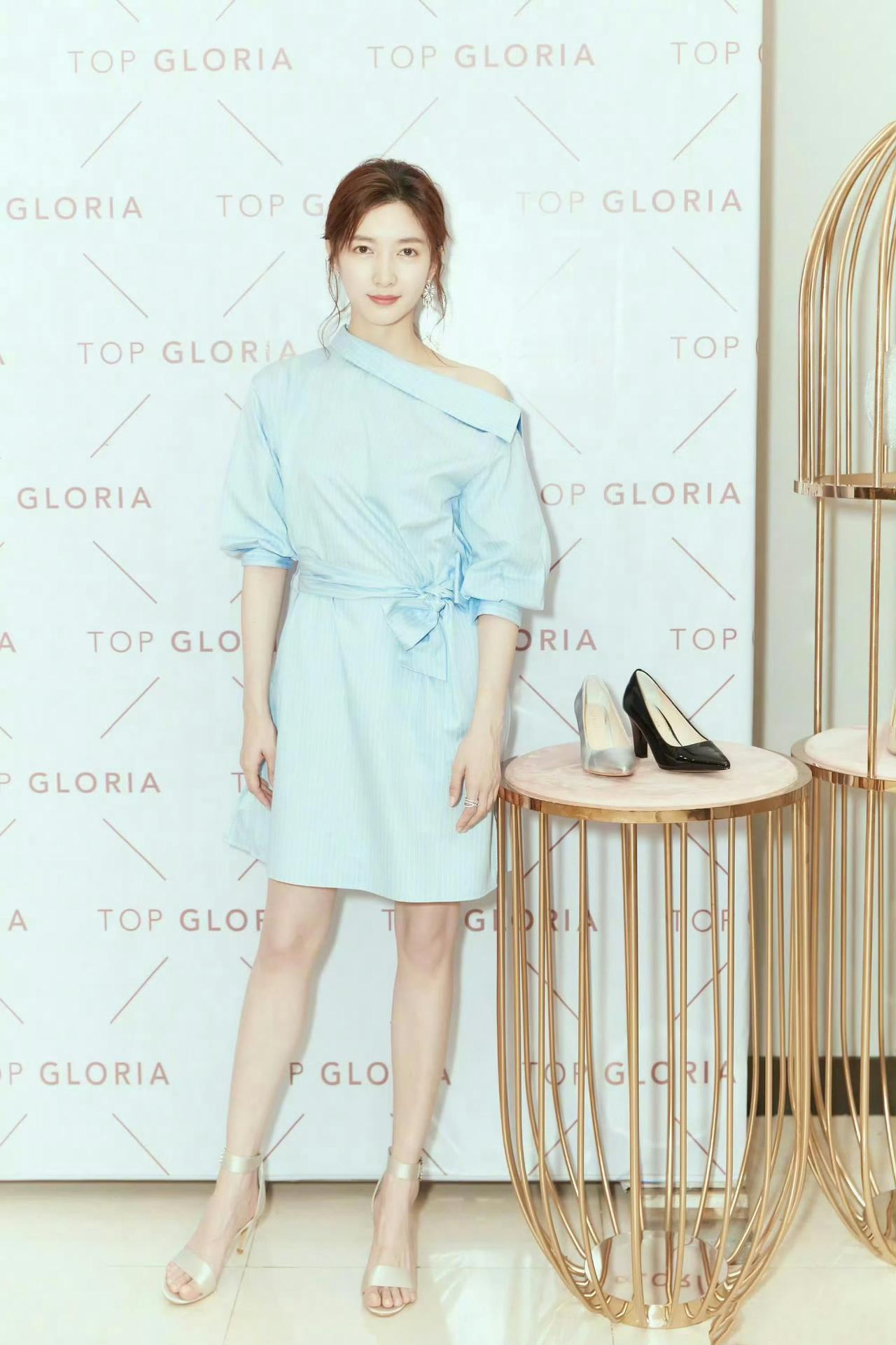 真的是传统意义上的肤白貌美大长腿的典型大美女