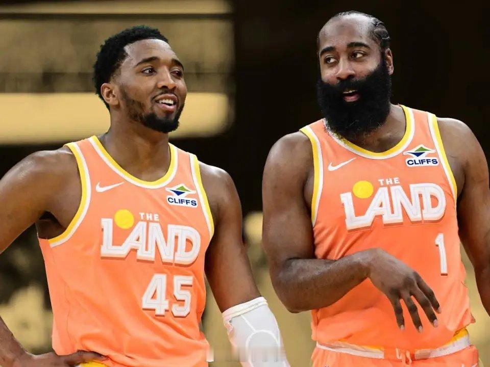 曝骑士今夏将续约哈登据ESPN名记文霍斯特消息，无论周一活塞主场对阵骑士的抢七大