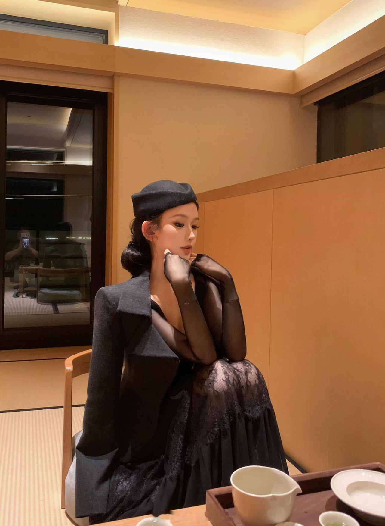 蕾丝半裙也是绝配