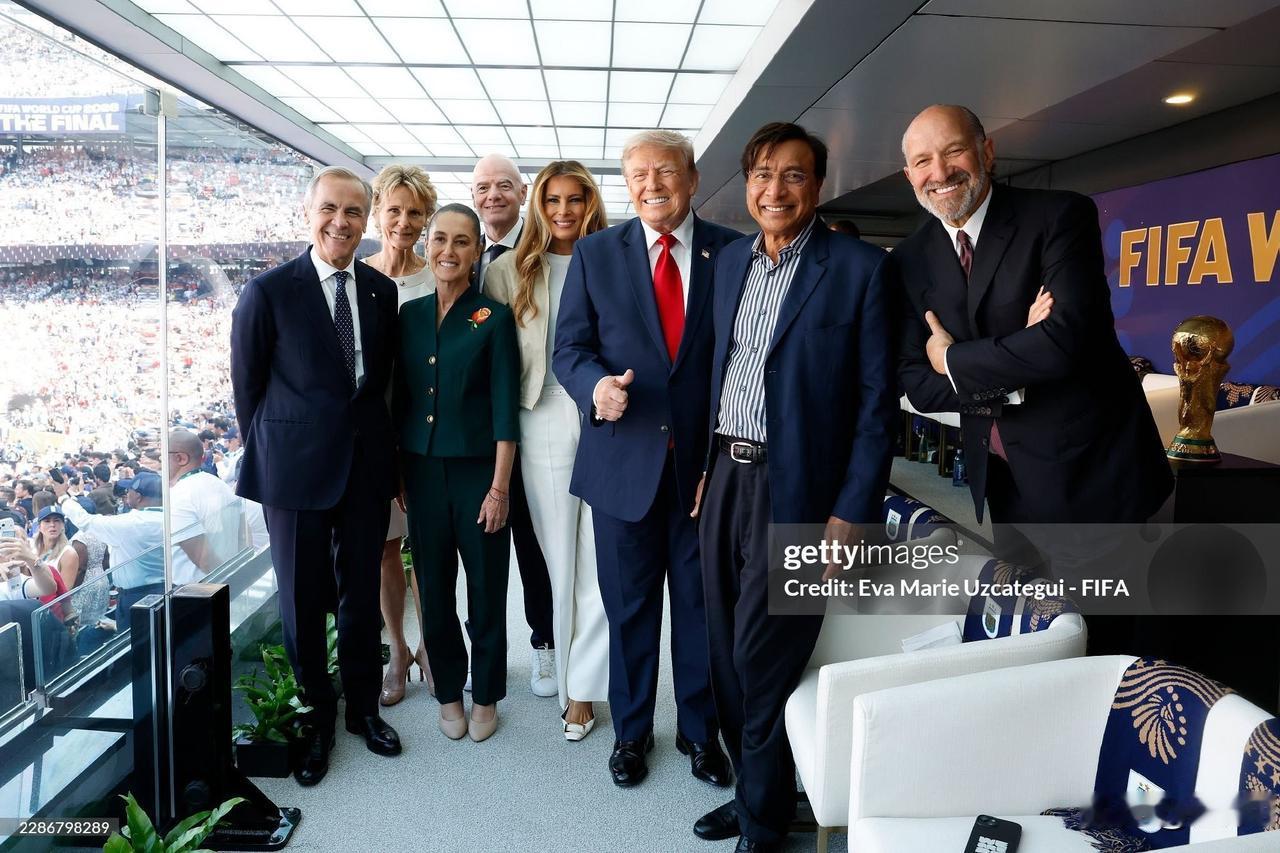 特朗普的世界杯决赛的包厢里都有谁：•墨西哥总统克劳迪娅·谢恩鲍姆•加拿大总理