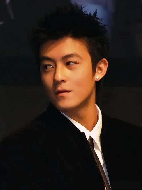 有的男生不敢做坏人。与女生约会不敢牵手，怕做那个好色的男生。遇到女人要钱，不敢做