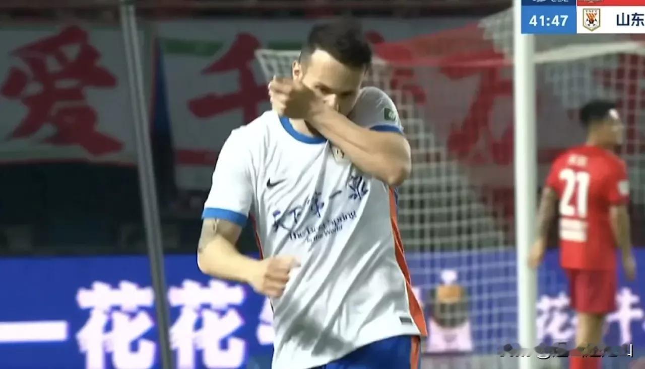 瓦科这进球可入选本轮五佳球了山东泰山与河南队的比赛，都知道不好打。河南队的