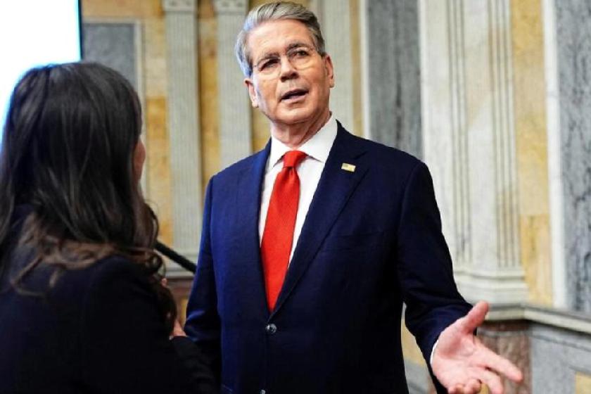 1月21日，针对丹麦等国清仓美债，贝森特在达沃斯对媒体说:“这件事和丹麦这个国家