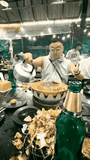 这男的想挨揍吗？看看那他那个样儿[笑着哭]