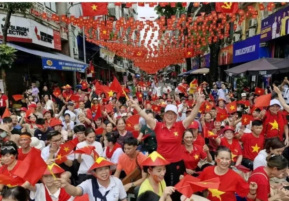 越南发红包了！为了庆祝国庆80周年，越南政治局决定向每位公民发放10万盾红包，不