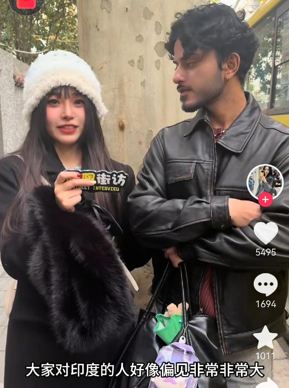 最近刷到个街头采访。一位姑娘对着镜头，猛夸她的印度男友，说网上传的印度，脏乱差