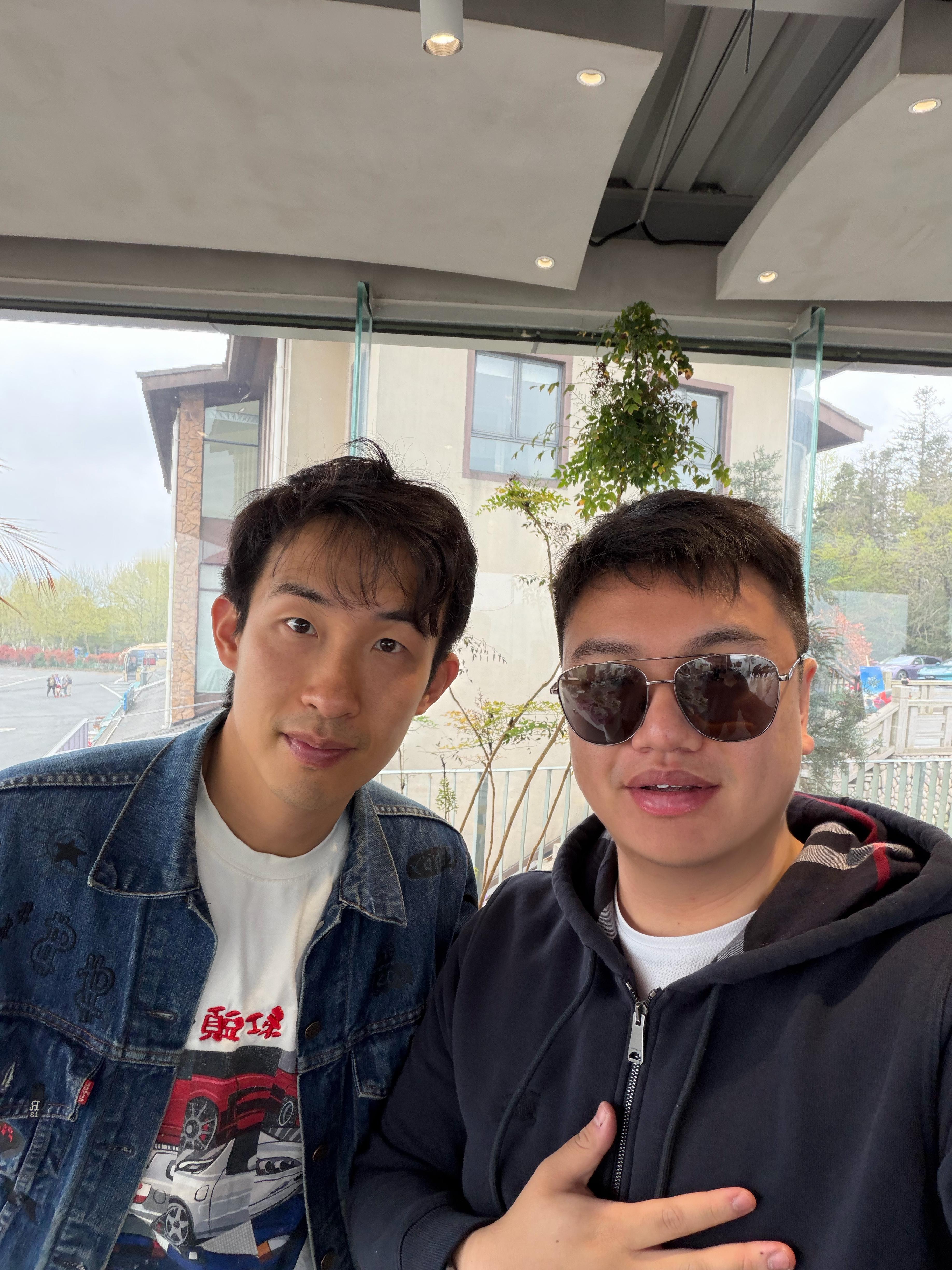 B站三巨神尚界Z7活动来的都是顶级大V。我瑟瑟发抖。合上影了真开心