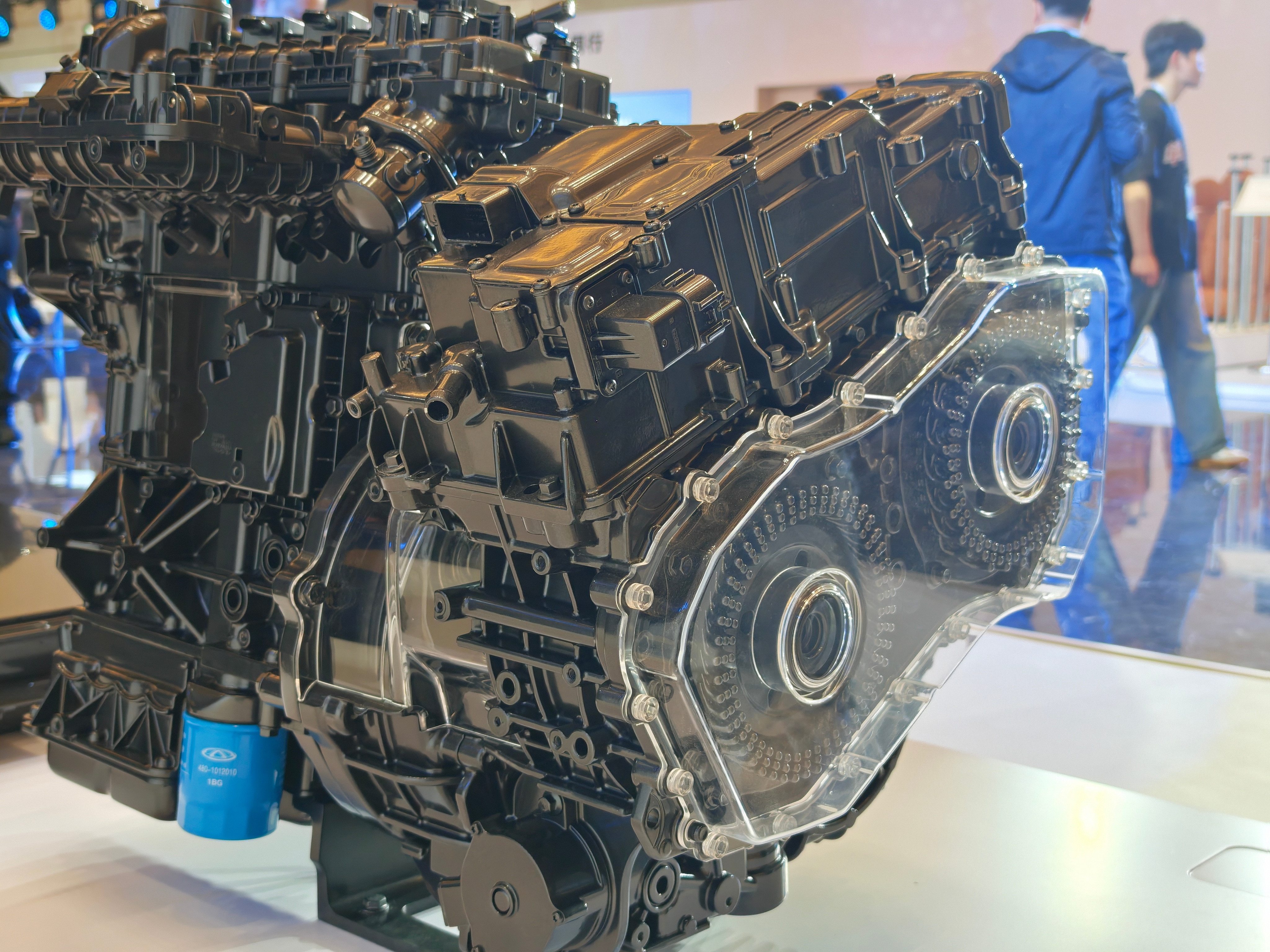 奇瑞发布鲲鹏超能HEV2.0，就是之前说的那个5度电的HEV油电混动；展具具体