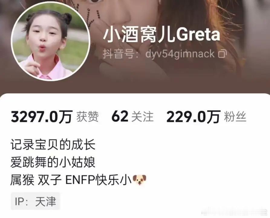 【高云翔商场兑现“惩罚”热舞！女儿小酒窝笑声指挥：爸爸快去！】一场父女间的游